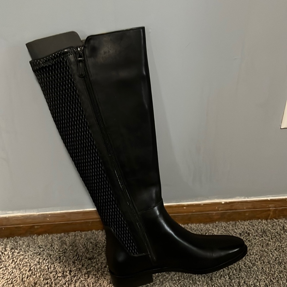 Women’s genuine leather riding boots. Size 6.5